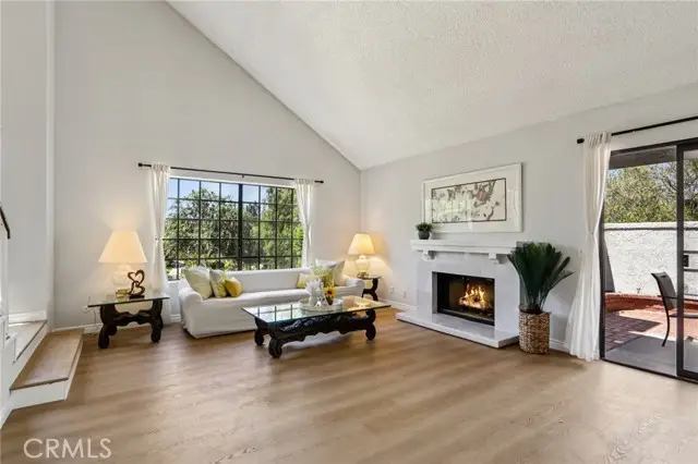 963 Thistlegate Road, Oak Park, CA 91377 - Image #2