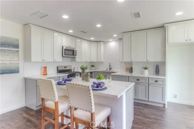 1925 N Screenland Drive, Burbank, CA 91505 - Image #3