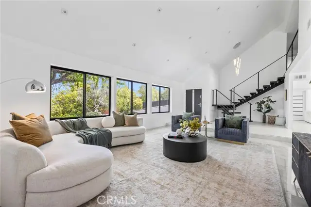 20101 Greenbriar Drive, Tarzana, CA 91356 - Image #2