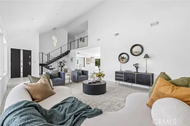 20101 Greenbriar Drive, Tarzana, CA 91356 - Image #3