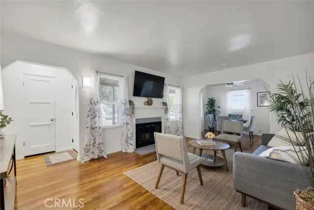 1527 N Avon Street, Burbank, CA 91505 - Image #2