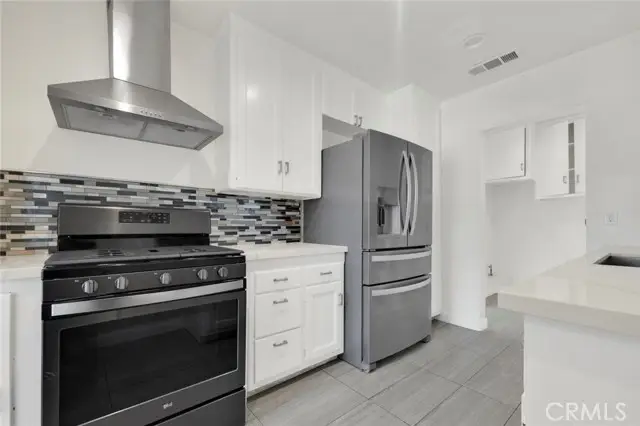 13321 Blythe Street, San Fernando Valley, CA 91605 - Image #3