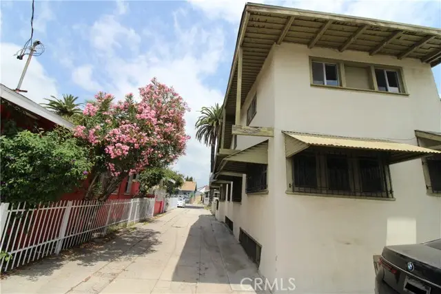 614 W 60th Street, Los Angeles, CA 90044 - Image #3