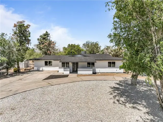 10352 Lincoln Avenue, Hesperia, CA 92345 - Image #2