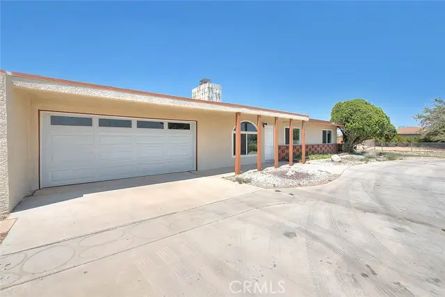 20916 Thunderbird Road, Apple Valley, CA 92307 - Image #2