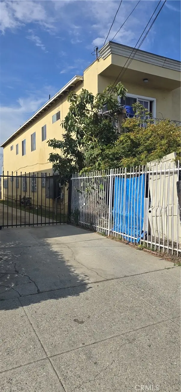 717 W 54th Street, Los Angeles, CA 90037 - Image #2