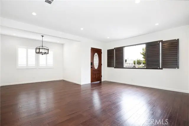 22020 Saticoy Street, Canoga Park, CA 91303 - Image #3