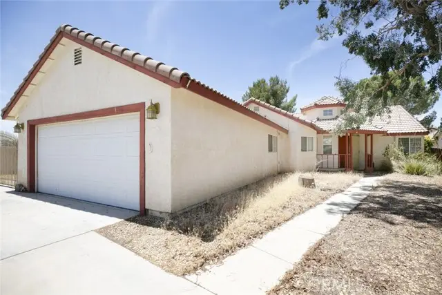 44105 Acacia Street, Lancaster, CA 93535 - Image #2
