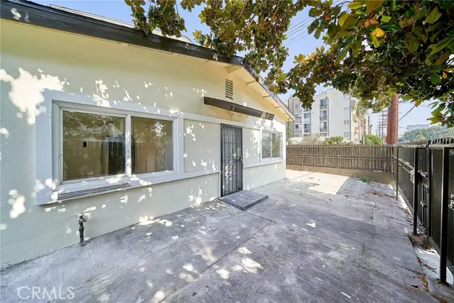 1103 S Hobart Boulevard, Los Angeles, CA 90006 - Image #2