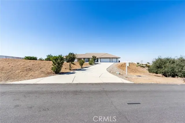 10196 Whitehaven Street, Oak Hills, CA 92344 - Image #3