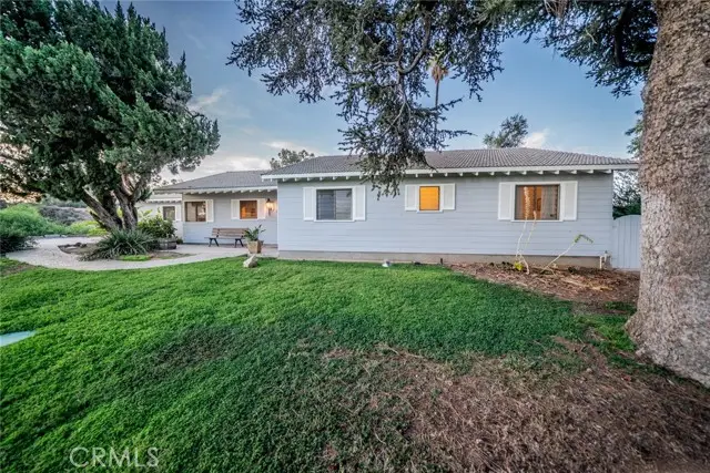 1037 W Sunset Drive, Redlands, CA 92373 - Image #2