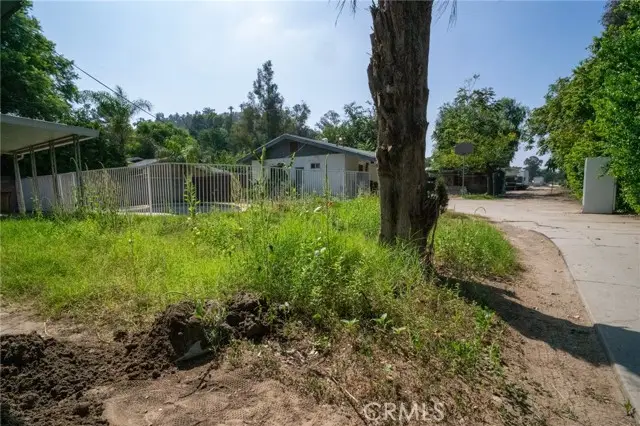 11142 Locust Avenue, Bloomington, CA 92316 - Image #3