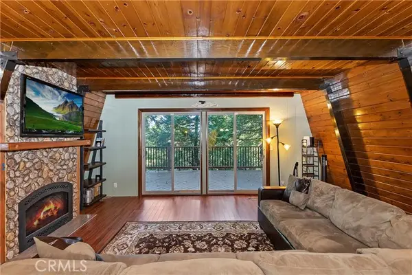 24091 Lakeview Drive, Crestline, CA 92325