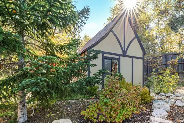 27625 High Knoll Road, Lake Arrowhead, CA 92352 - Image #3