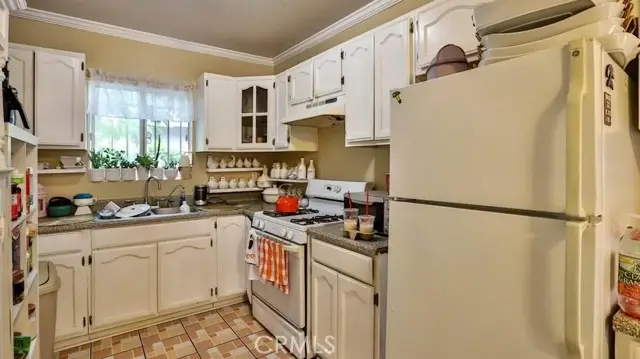 6414 S Hoover Street, Los Angeles, CA 90044 - Image #2