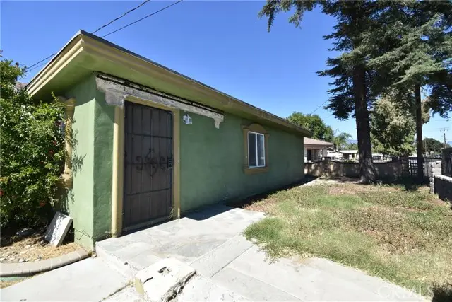 9796 Hemlock Avenue, Fontana, CA 92335 - Image #2