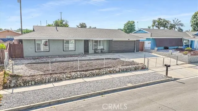806 S Sandalwood Avenue, Bloomington, CA 92316 - Image #2