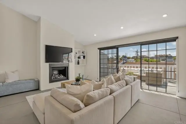 2021 Carnegie Lane #Apt 7, Redondo Beach, CA 90278 - Image #3