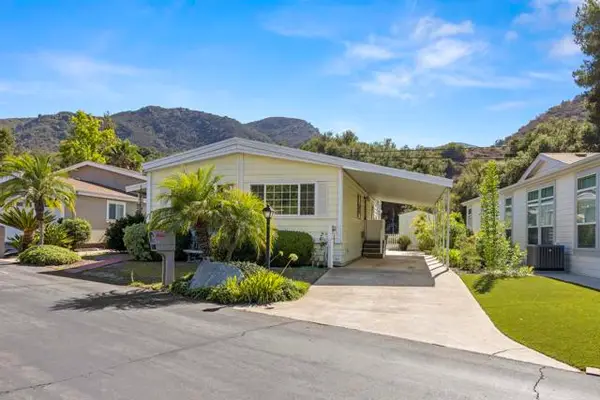 8975 Lawrence Welk #2, Escondido, CA 92026