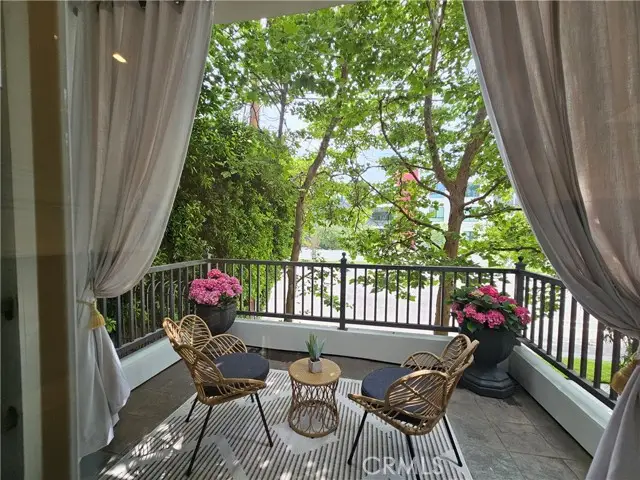 5101 Whitsett Avenue #105, Valley Village, CA 91607 - Image #1