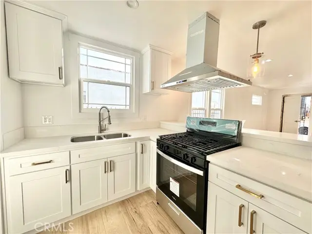 5718 S Manhattan Place, Los Angeles, CA 90062 - Image #1