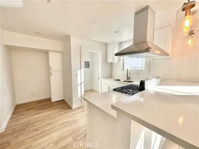 5718 S Manhattan Place, Los Angeles, CA 90062 - Image #2