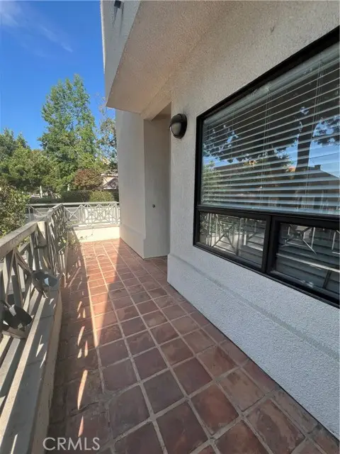 111 S Oak Knoll Avenue #109, Pasadena, CA 91101 - Image #3