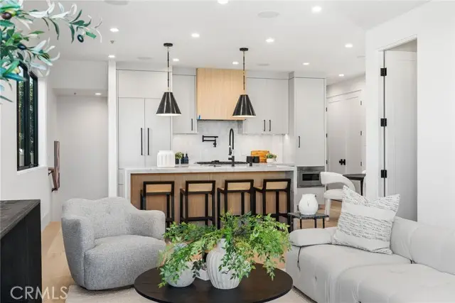 305 Fernleaf, Corona Del Mar, CA 92625 - Image #3