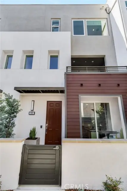 595 S Lyon Street, Santa Ana, CA 92705 - Image #1