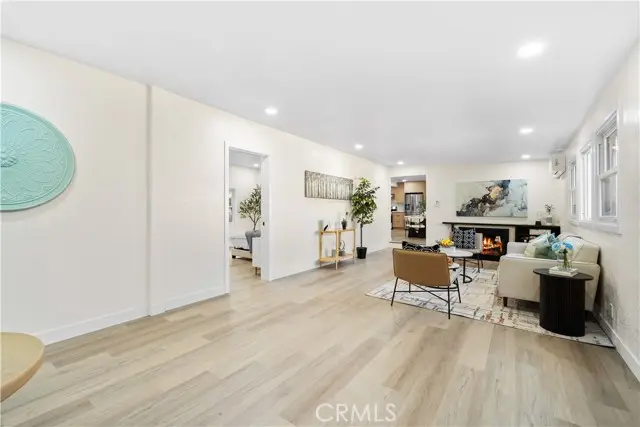 713 Flower Ave, Venice, CA 90291 - Image #2