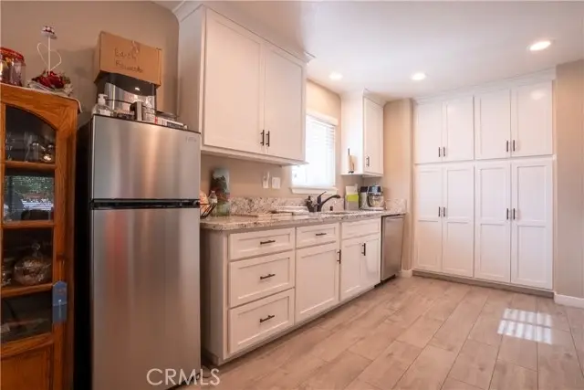 21101 Sitkan Rd, Apple Valley, CA 92308 - Image #2