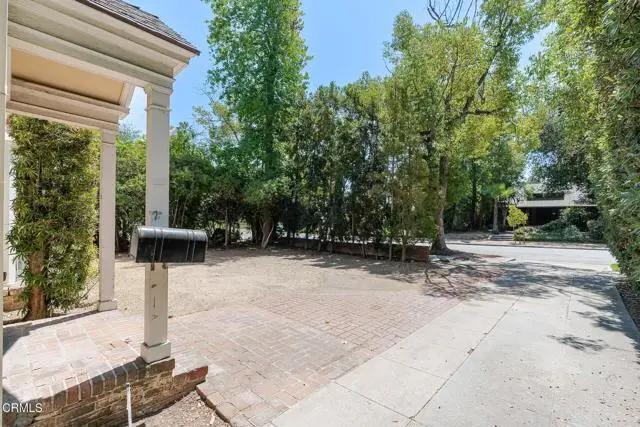 215 Madeline Drive, Pasadena, CA 91105 - Image #3