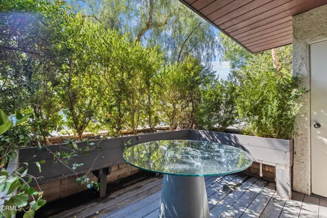 21931 Burbank Boulevard #5, Woodland Hills, CA 91367 - Image #3