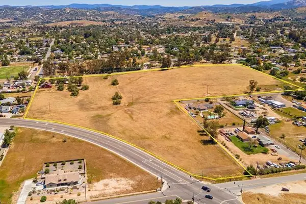 915 9th St, Ramona, CA 92065