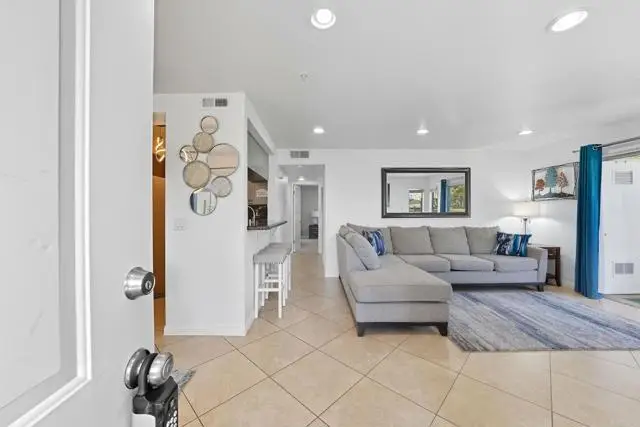 2083 Lakeridge Circle #104, Chula Vista, CA 91913 - Image #3