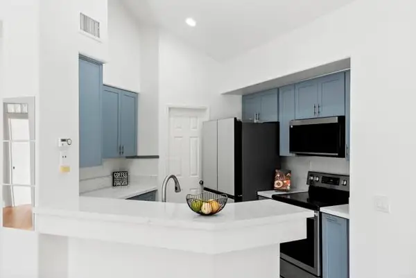 7215 Calabria Ct #74, San Diego, CA 92122