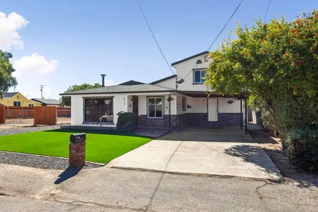 611 9th Street, Ramona, CA 92065 - #2