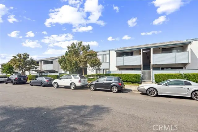 8801 Independence Avenue #11, Canoga Park, CA 91304 - Image #2