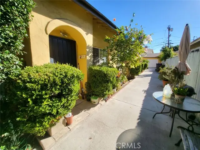 1240 S Muirfield Road, Los Angeles, CA 90019 - Image #2
