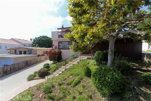 2616 Voorhees Avenue #2, Redondo Beach, CA 90278 - Image #2