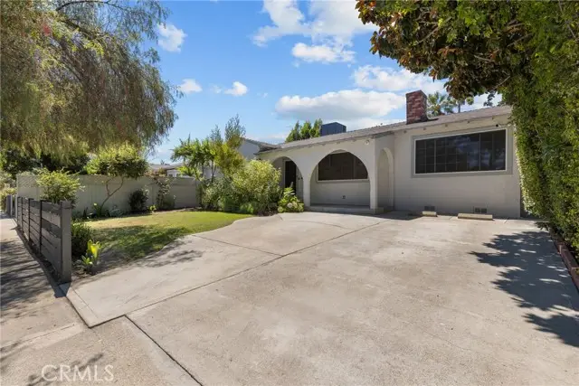 5835 Denny Avenue, North Hollywood, CA 91601 - Image #2