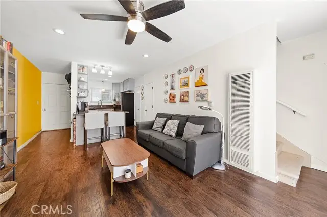 1260 E 4th Street #6, Long Beach, CA 90802 - Image #2