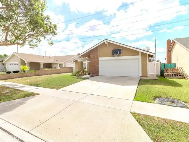 2318 W Moore Ave, Santa Ana, CA 92704 - #2