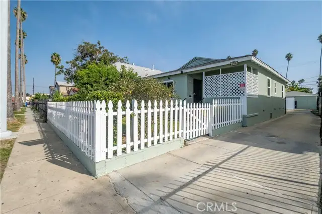 5864 Bonsallo Avenue, Los Angeles, CA 90044 - Image #1