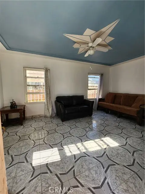 433 E 74th Street, Los Angeles, CA 90003 - Image #2