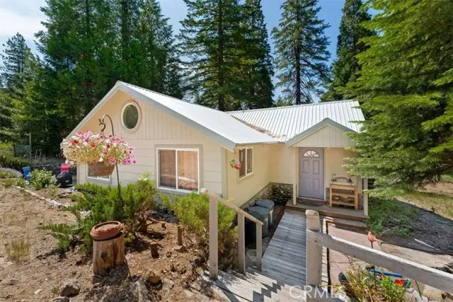 930 Davis Place Road, Mount Shasta, CA 96067 - Image #1