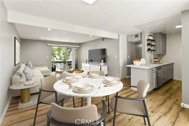 18620 Hatteras Street #223, Tarzana, CA 91356 - Image #2