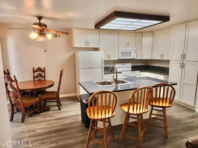 10407 Larwin Avenue, Chatsworth, CA 91311 - Image #2