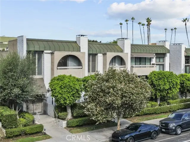 5305 White Oak Avenue #K, Encino, CA 91316 - Image #1