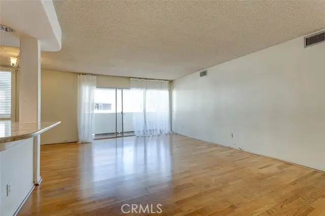 5454 Zelzah Avenue #215, Encino, CA 91316 - Image #1